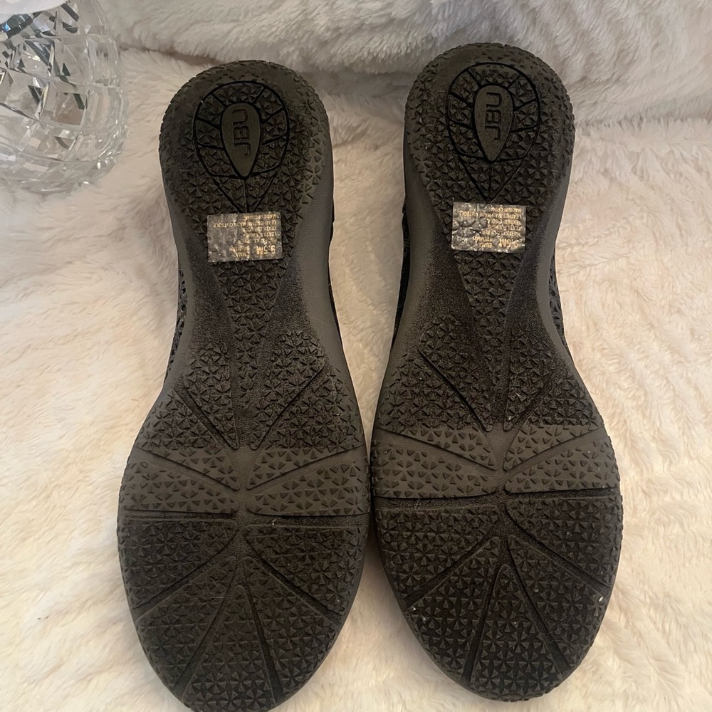 NIB JBU Black and Silver Slip-On Flats - Picture 12 of 14